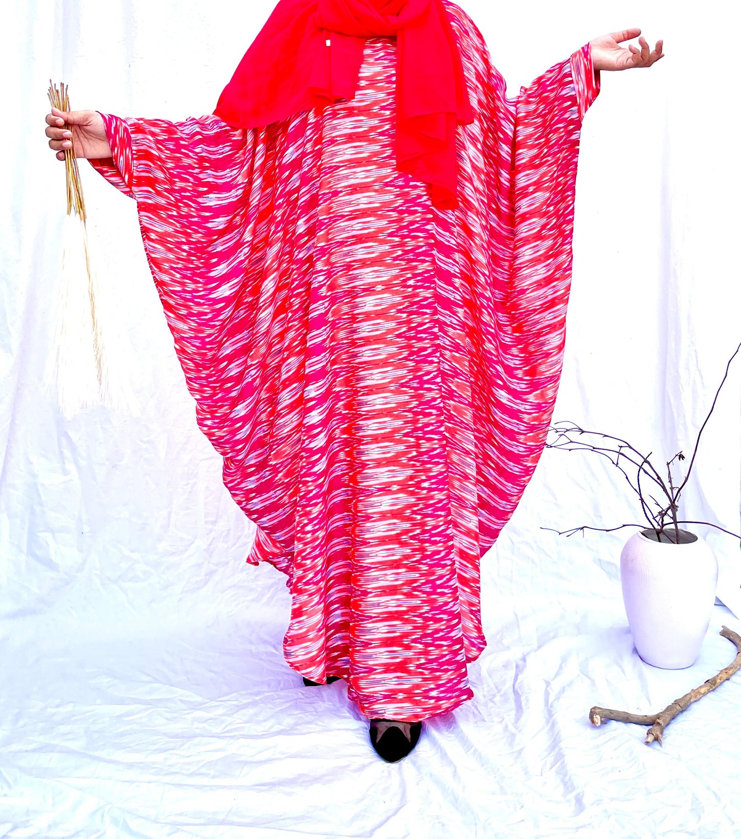 Pattern print pink lines abaya